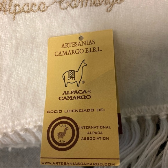 ALPACA CAMARGO Alpaca Acrylic  Blend White w/ Fringe Scarf NWT - Picture 4 of 6